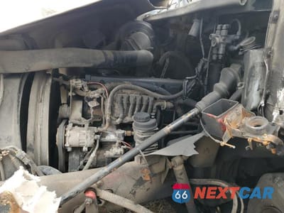 Zdjęcie 7 z 10 samochodu: 2002 VOLVO VN VNL VIN:4V4NC9UFX2N330786 - miniatura