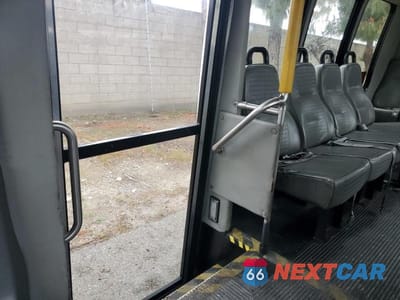 Zdjęcie 9 z 10 samochodu: 2005 GMC SAVANA CUTAWAY G3500 VIN:1GDJG31U251188861 - miniatura