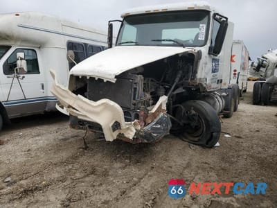 Zdjęcie 9 z 10 samochodu: 2002 VOLVO VN VNL VIN:4V4NC9UFX2N330786 - miniatura