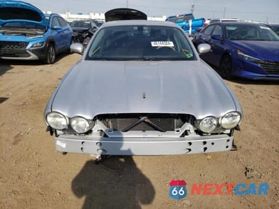 Piąte zdjęcie samochodu w środku: 2004 JAGUAR XJ8 VIN:SAJWA71C94SG31420 - miniatura