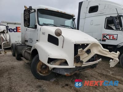 2002 VOLVO VN VNL 4V4NC9UFX2N330786 - główne zdjęcie licytacji z USA - miniatura