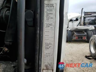 Zdjęcie 10 z 10 samochodu: 2002 VOLVO VN VNL VIN:4V4NC9UFX2N330786 - miniatura