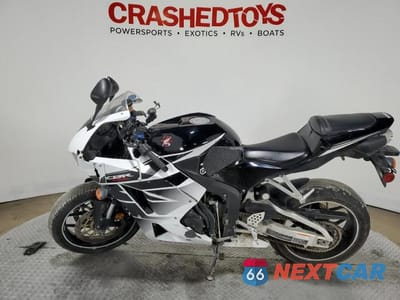 Trzecie zdjęcie samochodu z tyłu: 2016 HONDA CBR600 RR VIN:JH2PC40JXGK200749 - miniatura