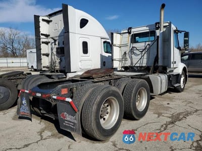 Czwarte zdjęcie samochodu z boku: 2019 VOLVO VNR VIN:4V4WC9EG6KN217252 - miniatura