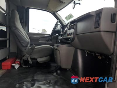 Piąte zdjęcie samochodu w środku: 2005 GMC SAVANA CUTAWAY G3500 VIN:1GDJG31U251188861 - miniatura