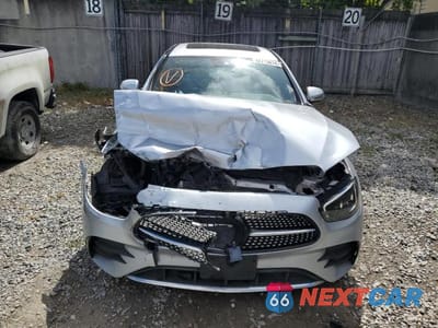 Piąte zdjęcie samochodu w środku: 2022 MERCEDES-BENZ E 350 VIN:W1KZF8DB8NB022412 - miniatura