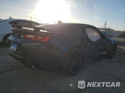 Trzecie zdjęcie samochodu z tyłu: 2018 CHEVROLET CAMARO ZL1 VIN:1G1FK1R6XJ0189199 - miniatura