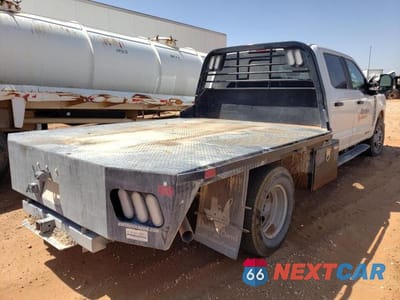 Trzecie zdjęcie samochodu z tyłu: 2023 FORD F350 SUPER DUTY VIN:1FD8W3HT5PED93200 - miniatura