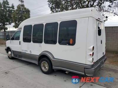 Trzecie zdjęcie samochodu z tyłu: 2005 GMC SAVANA CUTAWAY G3500 VIN:1GDJG31U251188861 - miniatura