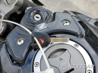Zdjęcie 8 z 9 samochodu: 2018 HONDA CB1000 RA VIN:JH2SC801XJK000267 - miniatura
