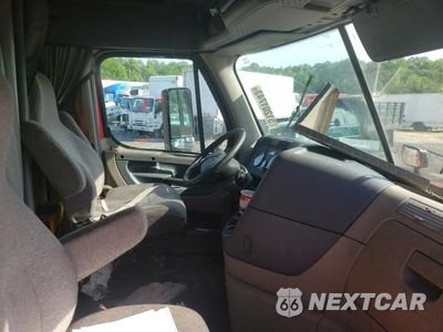 Piąte zdjęcie samochodu w środku: 2018 FREIGHTLINER CASCADIA 125 VIN:1FUJGLDR4JLJK5196 - miniatura