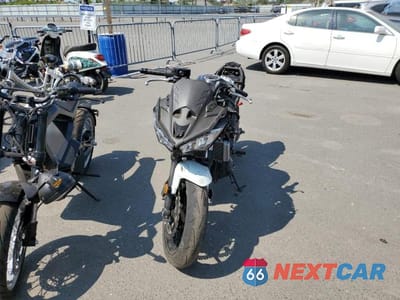 Piąte zdjęcie samochodu w środku: 2022 KAWASAKI EX650 N VIN:ML5EXEN1XNDA76094 - miniatura