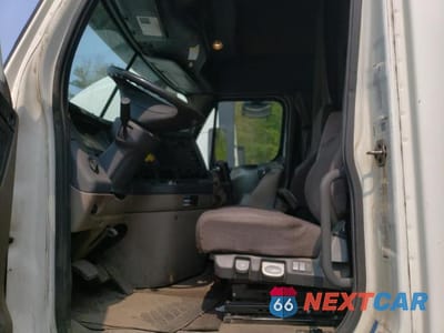 Piąte zdjęcie samochodu w środku: 2017 FREIGHTLINER CASCADIA 125 VIN:1FUJGLDR1HLJF2801 - miniatura