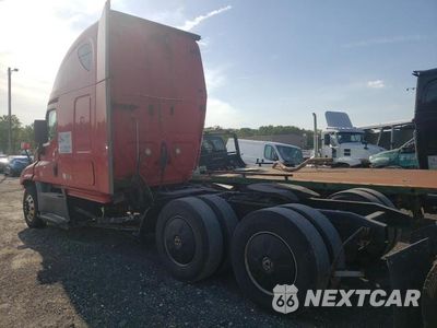 Trzecie zdjęcie samochodu z tyłu: 2018 FREIGHTLINER CASCADIA 125 VIN:1FUJGLDR4JLJK5196 - miniatura