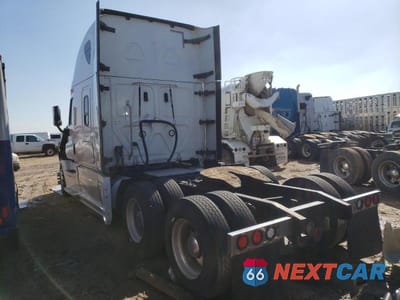 Trzecie zdjęcie samochodu z tyłu: 2018 FREIGHTLINER CASCADIA 125 VIN:1FUJGLFGXJLJX8934 - miniatura