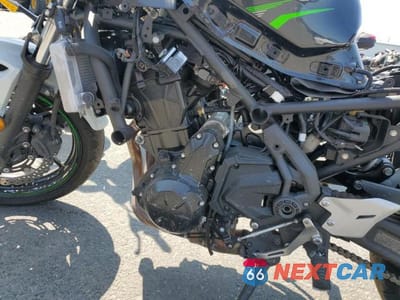 Zdjęcie 11 z 12 samochodu: 2022 KAWASAKI EX650 N VIN:ML5EXEN1XNDA76094 - miniatura