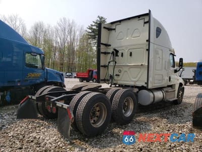 Czwarte zdjęcie samochodu z boku: 2017 FREIGHTLINER CASCADIA 125 VIN:1FUJGLDR1HLJF2801 - miniatura