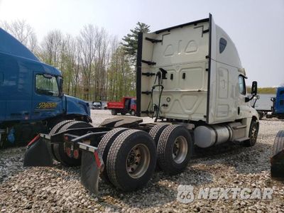 Czwarte zdjęcie samochodu z boku: 2017 FREIGHTLINER CASCADIA 125 VIN:1FUJGLDR1HLJF2801 - miniatura