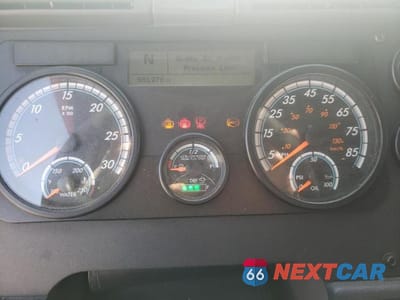 Zdjęcie 8 z 10 samochodu: 2018 FREIGHTLINER CASCADIA 125 VIN:1FUJGLDR4JLJK5196 - miniatura