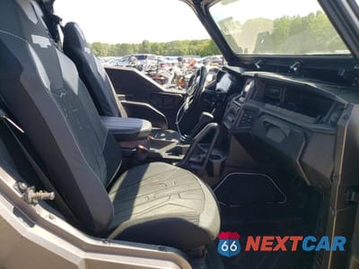 Piąte zdjęcie samochodu w środku: 2020 POLARIS GENERAL 1000 PREMIUM VIN:3NSGAP995LH194698 - miniatura