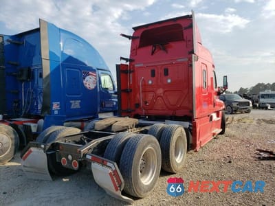 Czwarte zdjęcie samochodu z boku: 2017 FREIGHTLINER CASCADIA 125 VIN:1FUJGLDV5HLHW1054 - miniatura