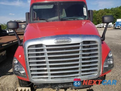 Zdjęcie 7 z 10 samochodu: 2018 FREIGHTLINER CASCADIA 125 VIN:1FUJGLDR4JLJK5196 - miniatura