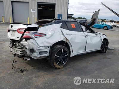 Trzecie zdjęcie samochodu z tyłu: 2018 TOYOTA CAMRY XSE VIN:4T1B61HK1JU141216 - miniatura