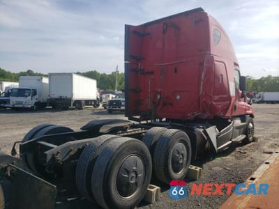 Czwarte zdjęcie samochodu z boku: 2018 FREIGHTLINER CASCADIA 125 VIN:1FUJGLDR4JLJK5196 - miniatura