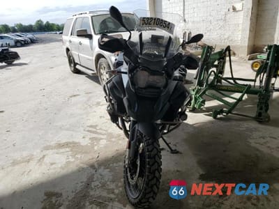 Drugie zdjęcie samochodu z przodu: 2018 BMW R1200 GS ADVENTURE VIN:WB10A1202JZ899521 - miniatura