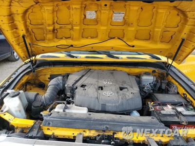 Zdjęcie 12 z 13 samochodu: 2007 TOYOTA FJ CRUISER VIN:JTEBU11F570025715 - miniatura