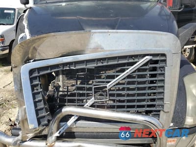 Zdjęcie 7 z 10 samochodu: 2004 VOLVO VN VNL VIN:4V4NC9GH44N357353 - miniatura