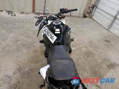 Zdjęcie 6 z 9 samochodu: 2023 SUZUKI GSX-S750 M VIN:JS1C533D4P7100466 - miniatura