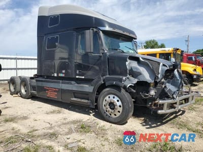 2004 VOLVO VN VNL 4V4NC9GH44N357353 - główne zdjęcie licytacji z USA - miniatura