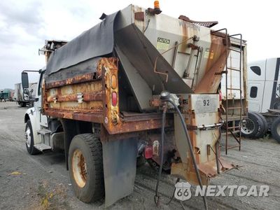 Trzecie zdjęcie samochodu z tyłu: 2005 FREIGHTLINER M2 106 MEDIUM DUTY VIN:1FVACXCS85HV05203 - miniatura