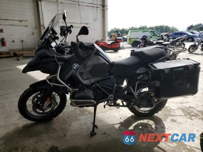 Trzecie zdjęcie samochodu z tyłu: 2018 BMW R1200 GS ADVENTURE VIN:WB10A1202JZ899521 - miniatura