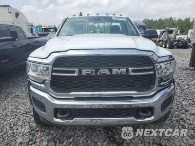Piąte zdjęcie samochodu w środku: 2019 RAM 5500 VIN:3C7WRMBLXKG557577 - miniatura