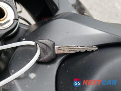 Zdjęcie 8 z 9 samochodu: 2015 HONDA CBR300 R VIN:MLHNC5107F5101568 - miniatura