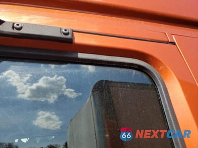 Zdjęcie 8 z 10 samochodu: 2016 VOLVO VN VNL VIN:4V4NC9EHXGN963974 - miniatura