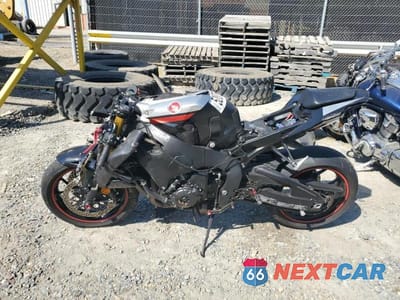 Trzecie zdjęcie samochodu z tyłu: 2018 HONDA CBR1000 RR VIN:JH2SC7719JK100389 - miniatura