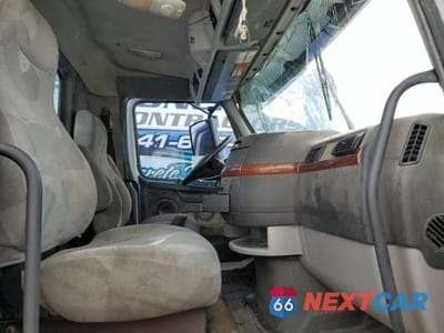 Piąte zdjęcie samochodu w środku: 2012 VOLVO VN VNL VIN:4V4NC9EH9CN548011 - miniatura
