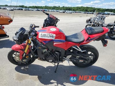 Trzecie zdjęcie samochodu z tyłu: 2024 HONDA CBR600 RR VIN:JH2PC40J9RK100130 - miniatura