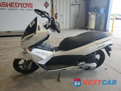 Trzecie zdjęcie samochodu z tyłu: 2011 HONDA PCX VIN:MLHJF2803B5000208 - miniatura