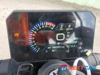 Zdjęcie 7 z 9 samochodu: 2023 SUZUKI GSX800 R VIN:JS1EM11B9P7100464 - miniatura
