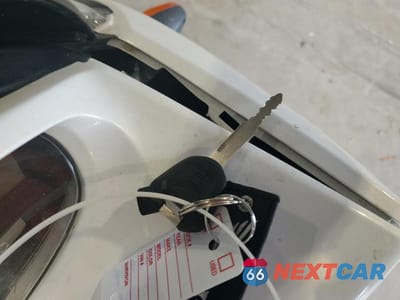 Zdjęcie 8 z 9 samochodu: 2011 HONDA PCX VIN:MLHJF2803B5000208 - miniatura