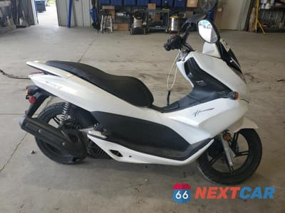 2011 HONDA PCX MLHJF2803B5000208 - główne zdjęcie licytacji z USA - miniatura