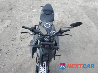 Piąte zdjęcie samochodu w środku: 2023 SUZUKI GSX800 R VIN:JS1EM11B9P7100464 - miniatura