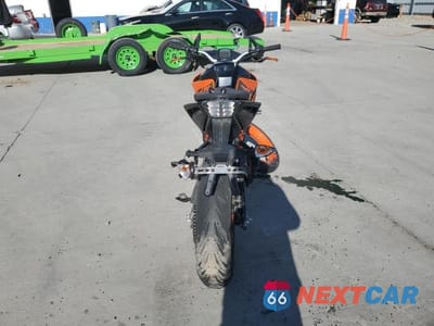 Czwarte zdjęcie samochodu z boku: 2020 KTM 200 DUKE VIN:MD2JPC403LC018467 - miniatura