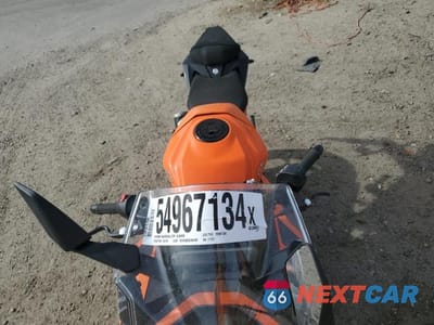 Piąte zdjęcie samochodu w środku: 2022 KTM 390 RC VIN:MD2JYJ403NC217877 - miniatura