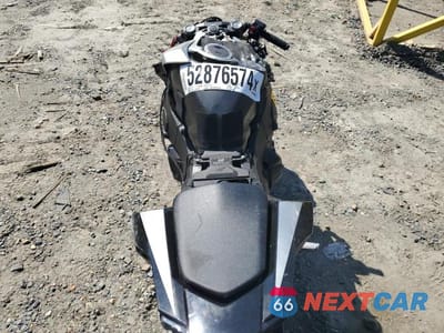 Zdjęcie 6 z 8 samochodu: 2018 HONDA CBR1000 RR VIN:JH2SC7719JK100389 - miniatura