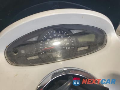 Zdjęcie 7 z 9 samochodu: 2011 HONDA PCX VIN:MLHJF2803B5000208 - miniatura